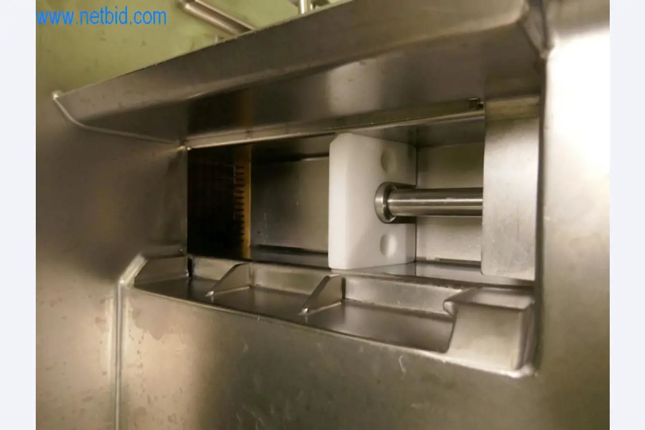 Dobro vzdrževani stroji in tehnična oprema iz živilskopredelovalnega sektorja-3