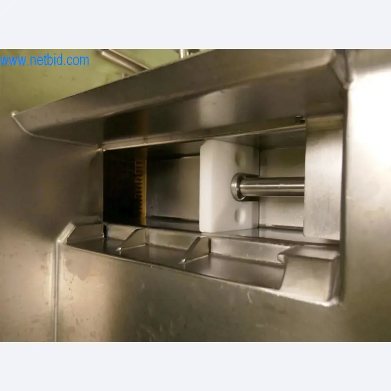 Dobro vzdrževani stroji in tehnična oprema iz živilskopredelovalnega sektorja-3