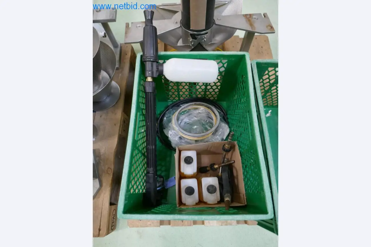 Dobro vzdrževani stroji in tehnična oprema iz živilskopredelovalnega sektorja-5