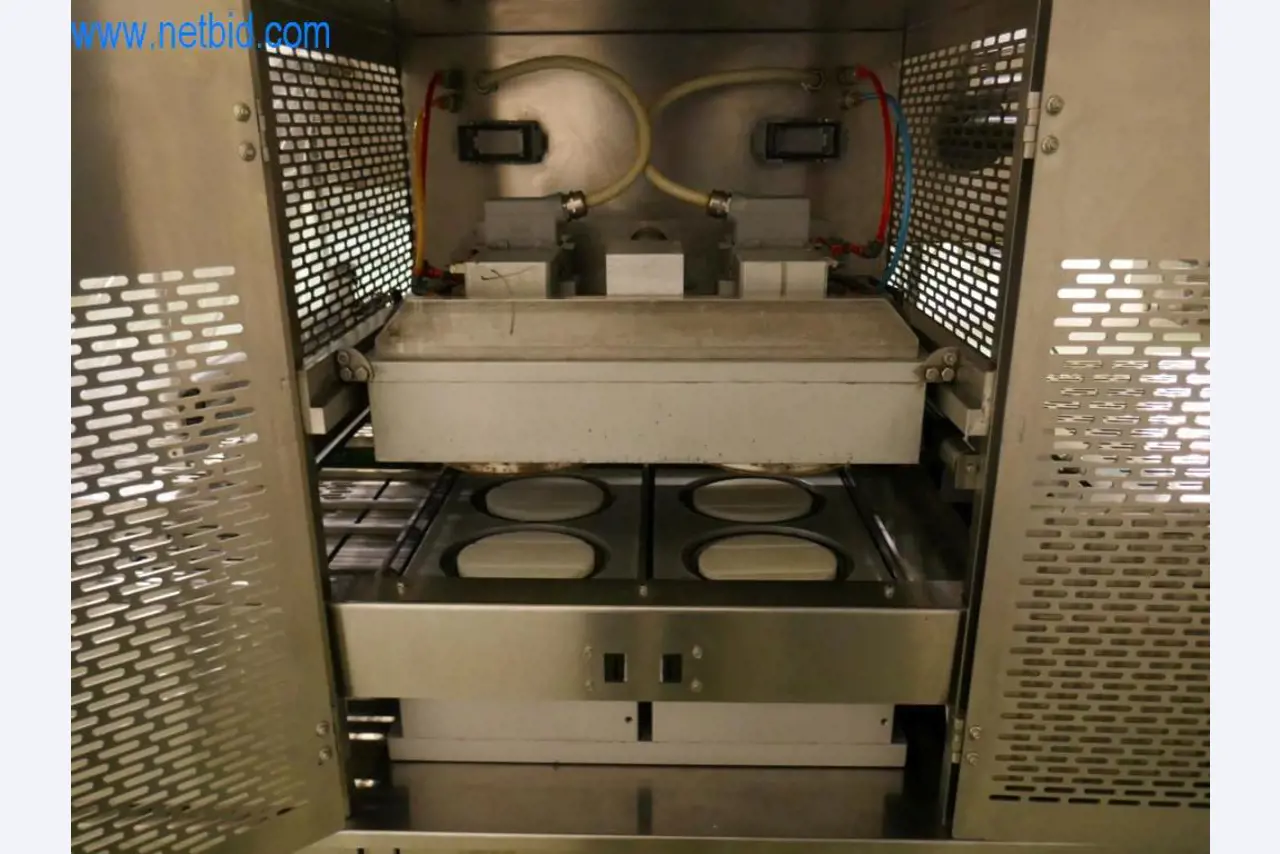 Máquinas y equipos técnicos del sector alimentario en buen estado de conservación-17