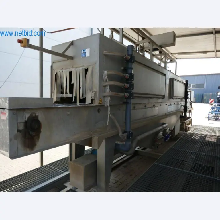 Dobro vzdrževani stroji in tehnična oprema iz živilskopredelovalnega sektorja-5