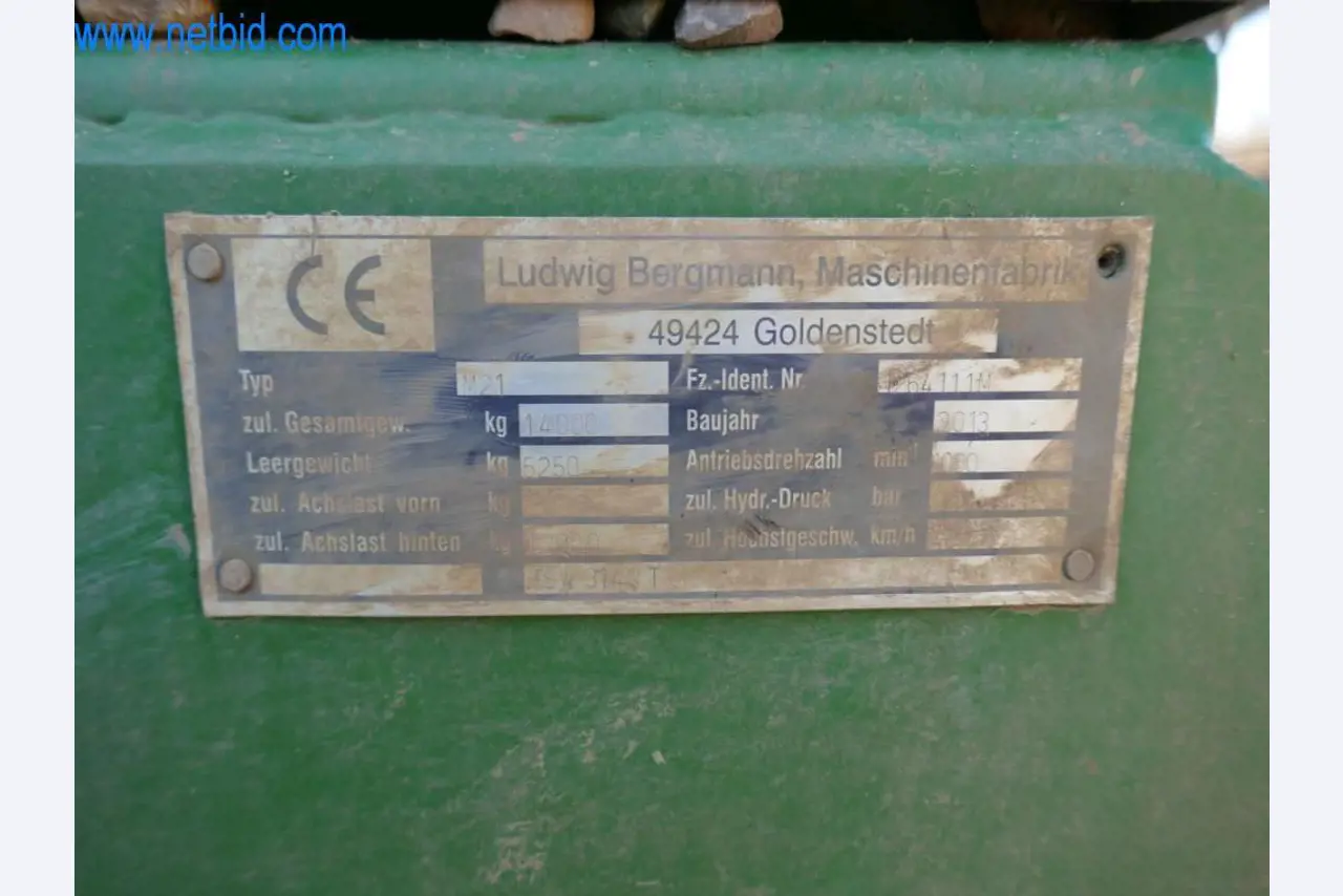 Máquinas e equipamentos técnicos do sector agroalimentar em bom estado de conservação-11