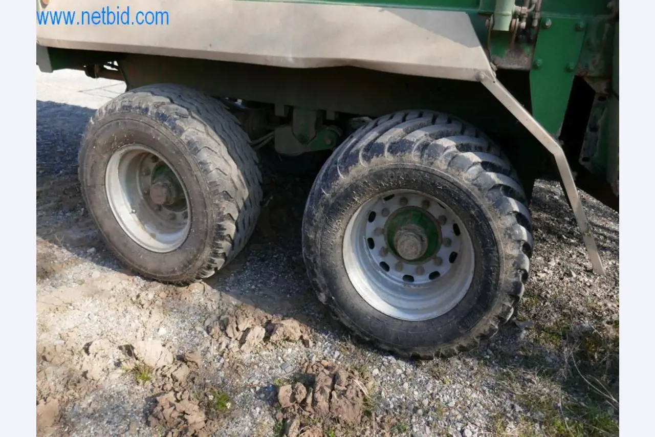 Máquinas e equipamentos técnicos do sector agroalimentar em bom estado de conservação-7