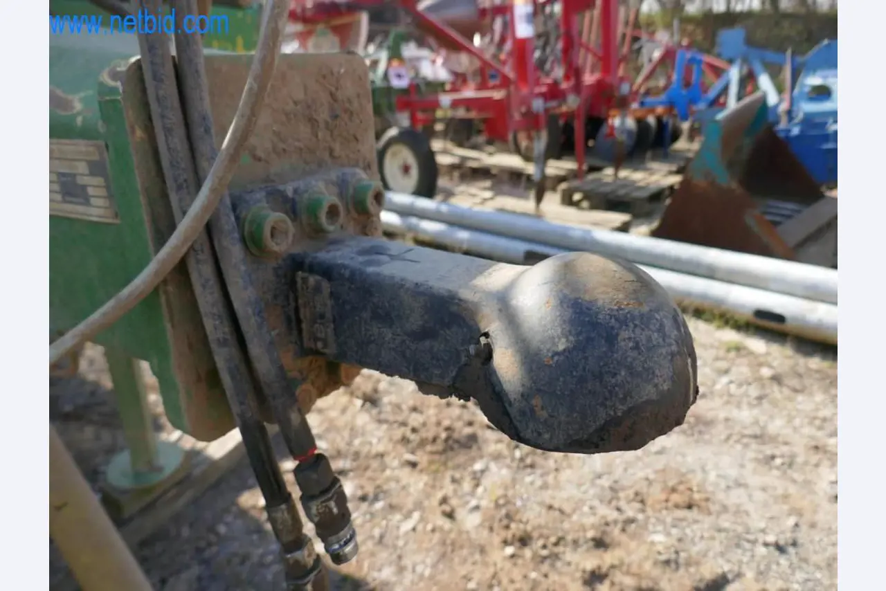 Máquinas e equipamentos técnicos do sector agroalimentar em bom estado de conservação-9