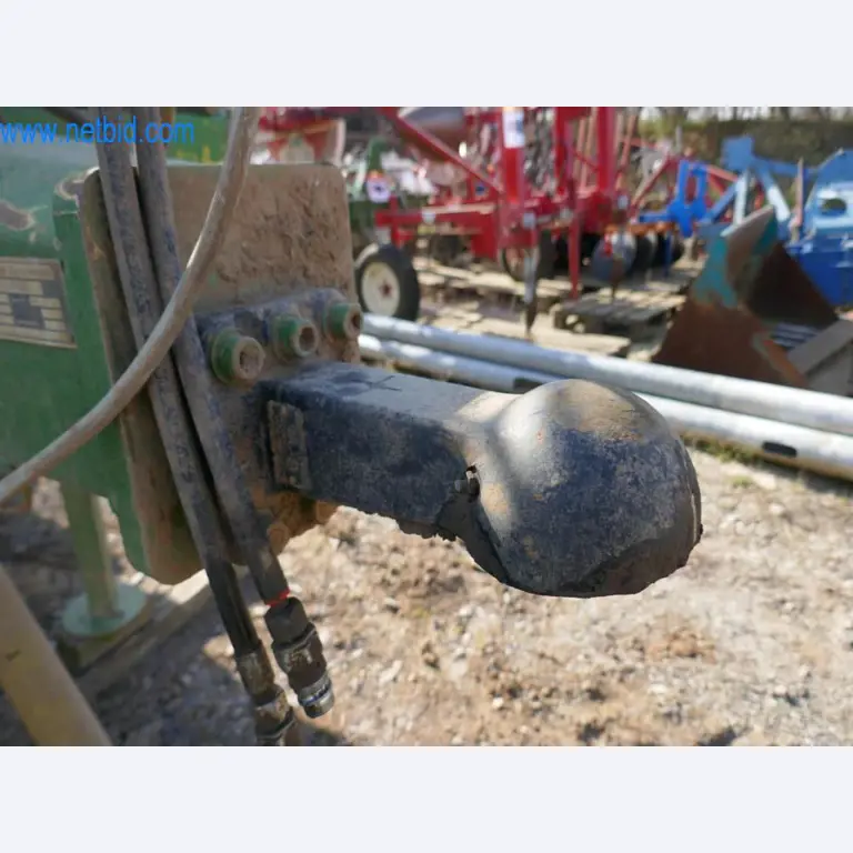 Máquinas e equipamentos técnicos do sector agroalimentar em bom estado de conservação-9