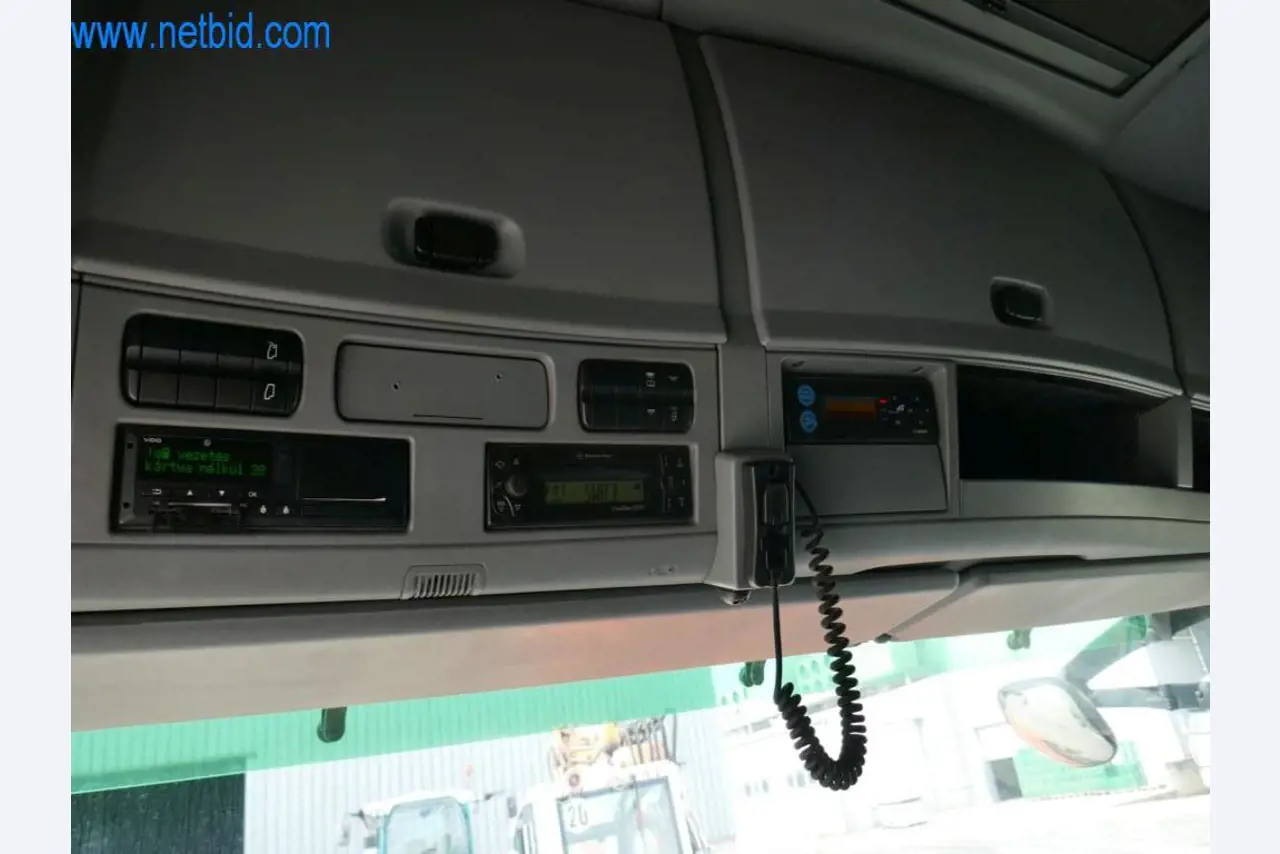 Máquinas e equipamentos técnicos do sector agroalimentar em bom estado de conservação-5