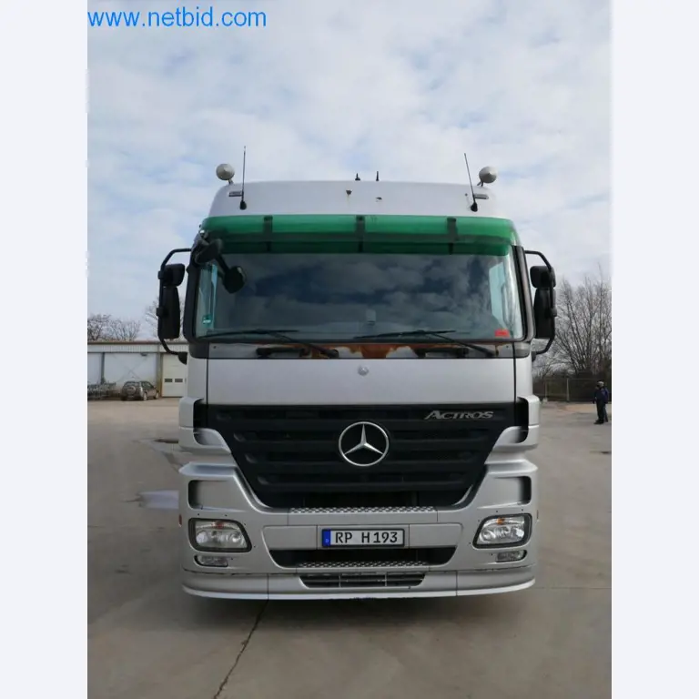 Máquinas e equipamentos técnicos do sector agroalimentar em bom estado de conservação-16