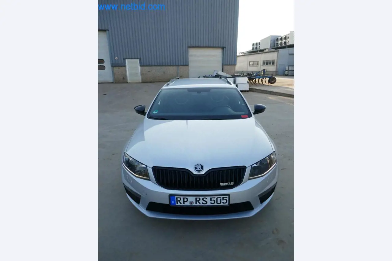 Máquinas e equipamentos técnicos do sector agroalimentar em bom estado de conservação-16