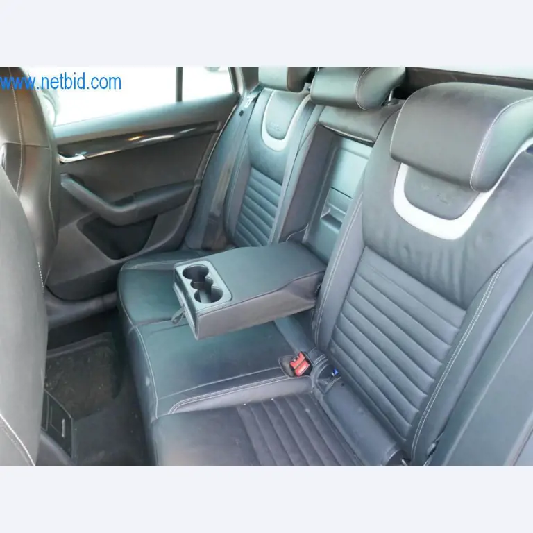 Máquinas e equipamentos técnicos do sector agroalimentar em bom estado de conservação-8