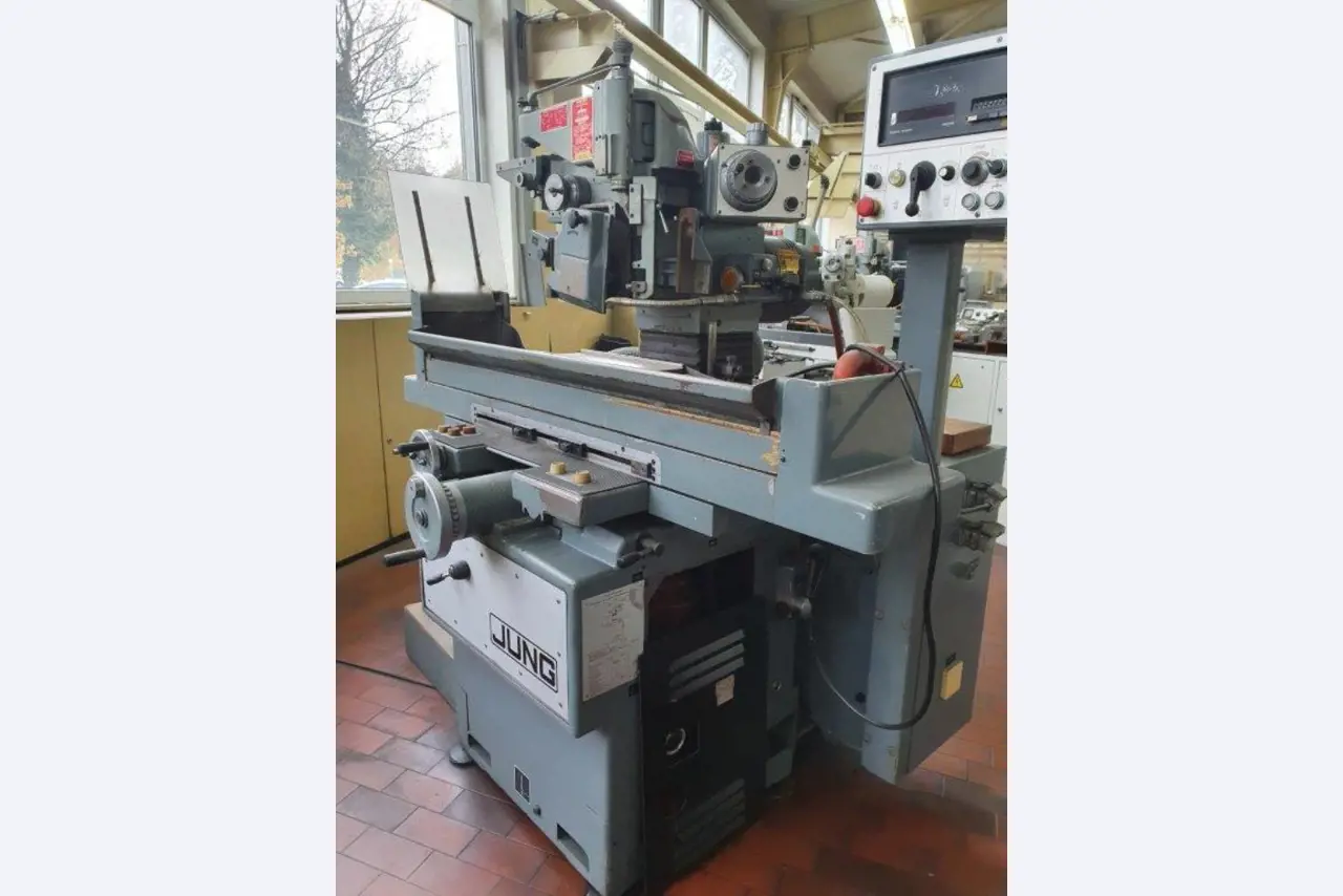 Obdelovalni center CNC in drugi stroji za obdelavo kovin-1