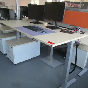 5 Electr. height adjustable desks König & Neurath