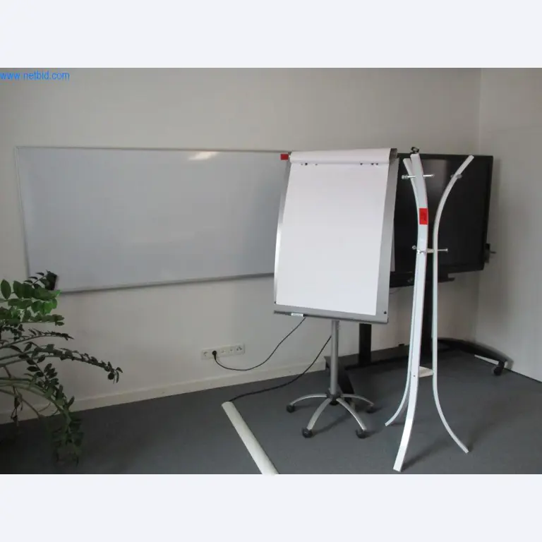 Gepflegte Büromöbel, IT-Ausstattungen und 3D-Brillen (MS Hololens 2) -1