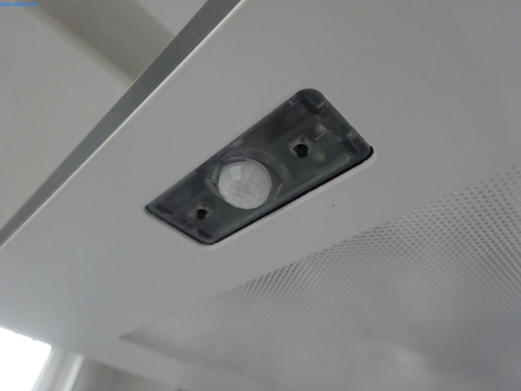 Gepflegte Büromöbel, IT-Ausstattungen und 3D-Brillen (MS Hololens 2) -4