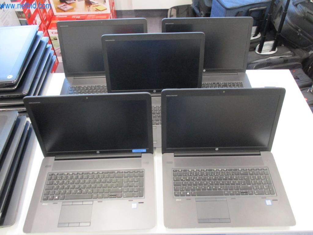 Gepflegte Büromöbel, IT-Ausstattungen und 3D-Brillen (MS Hololens 2) -2