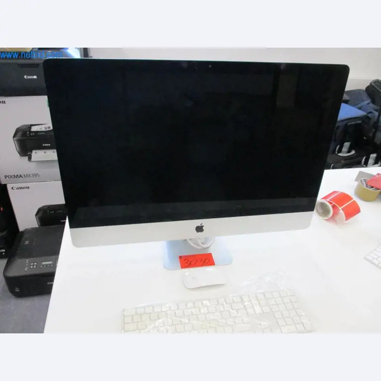 Mobiliário de escritório bem conservado, equipamento informático e óculos 3D (MS Hololens 2)-1