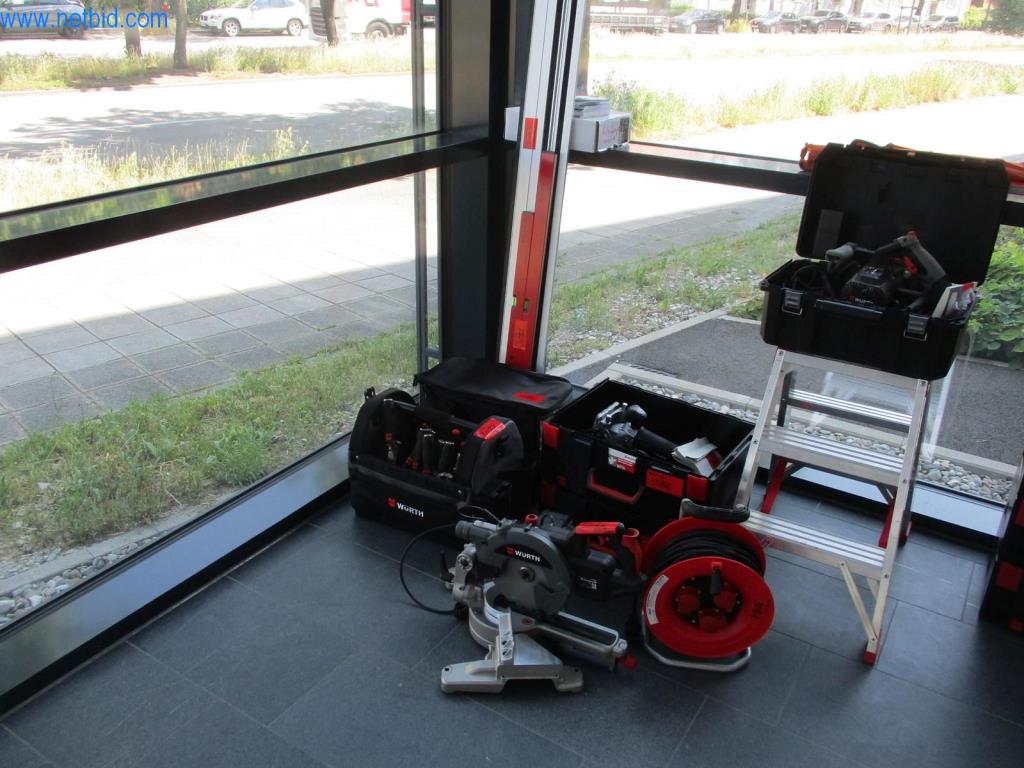 Dobrze utrzymane meble biurowe, sprzęt IT i okulary 3D (MS Hololens 2)-1