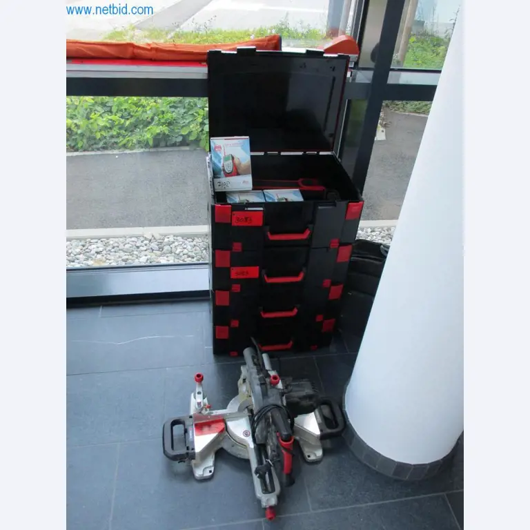 Mobiliário de escritório bem conservado, equipamento informático e óculos 3D (MS Hololens 2)-1