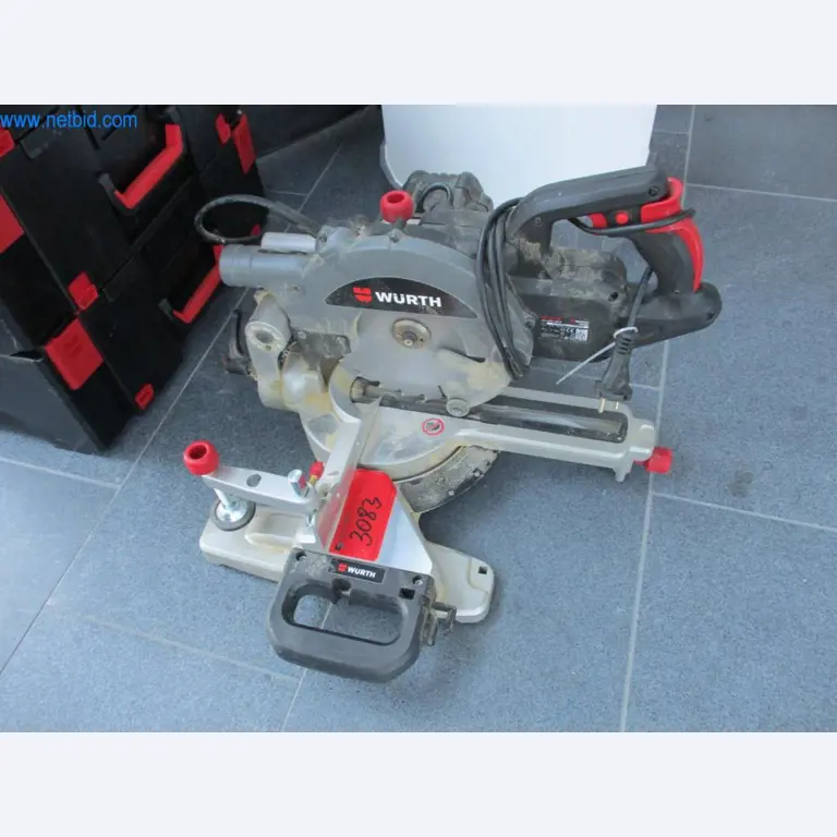 Mobiliário de escritório bem conservado, equipamento informático e óculos 3D (MS Hololens 2)-2