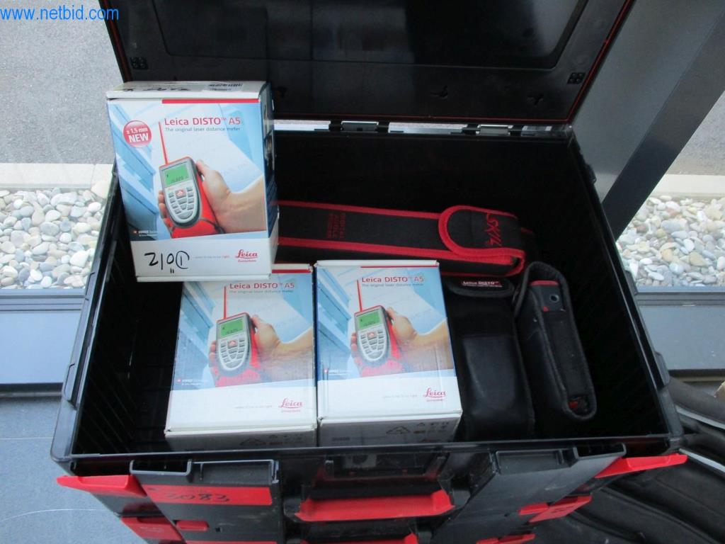 Mobiliario de oficina en buen estado, equipos informáticos y gafas 3D (MS Hololens 2)-3