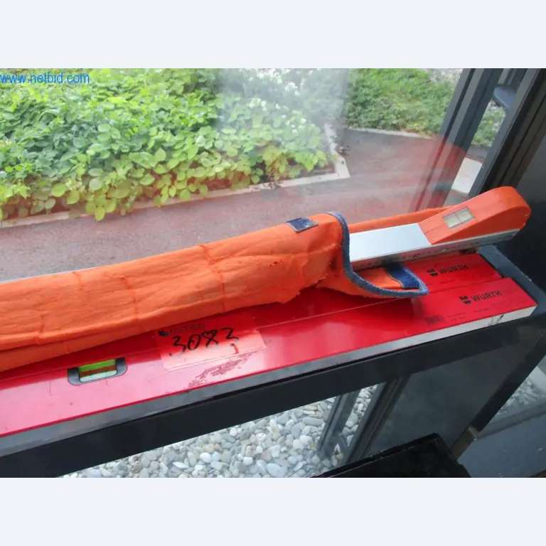 Mobiliário de escritório bem conservado, equipamento informático e óculos 3D (MS Hololens 2)-4