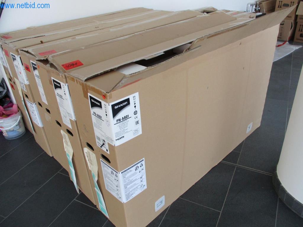 Well-maintained office furniture, IT equipment and 3D glasses (MS Hololens 2) -1