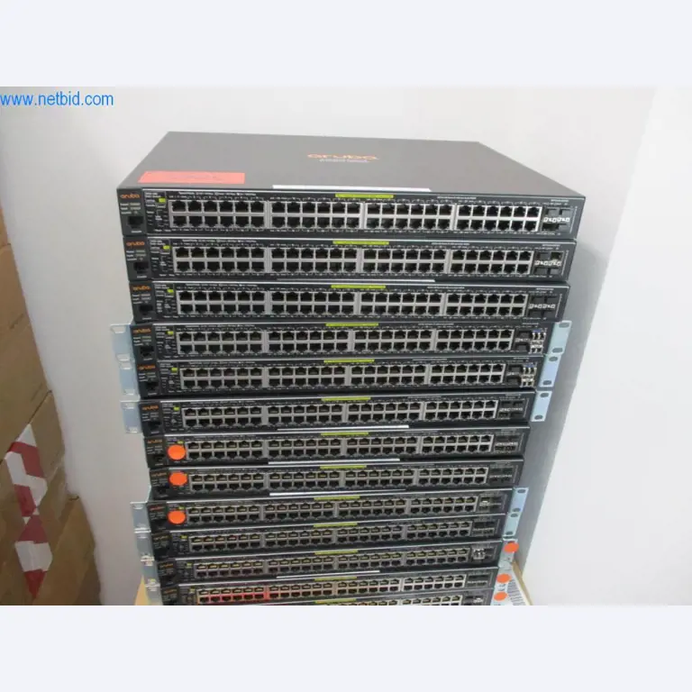 Dobrze utrzymane meble biurowe, sprzęt IT i okulary 3D (MS Hololens 2)-1