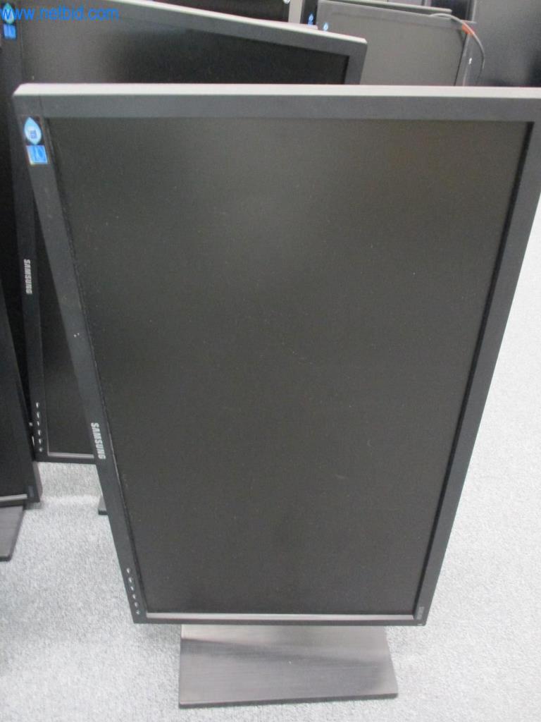 Dobro vzdrževano pisarniško pohištvo, oprema IT in 3D očala (MS Hololens 2)-2