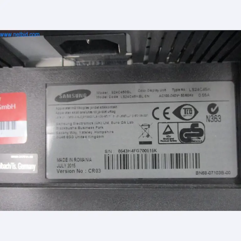 Mobiliário de escritório bem conservado, equipamento informático e óculos 3D (MS Hololens 2)-3