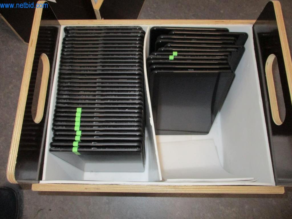 Gepflegte Büromöbel, IT-Ausstattungen und 3D-Brillen (MS Hololens 2) -1