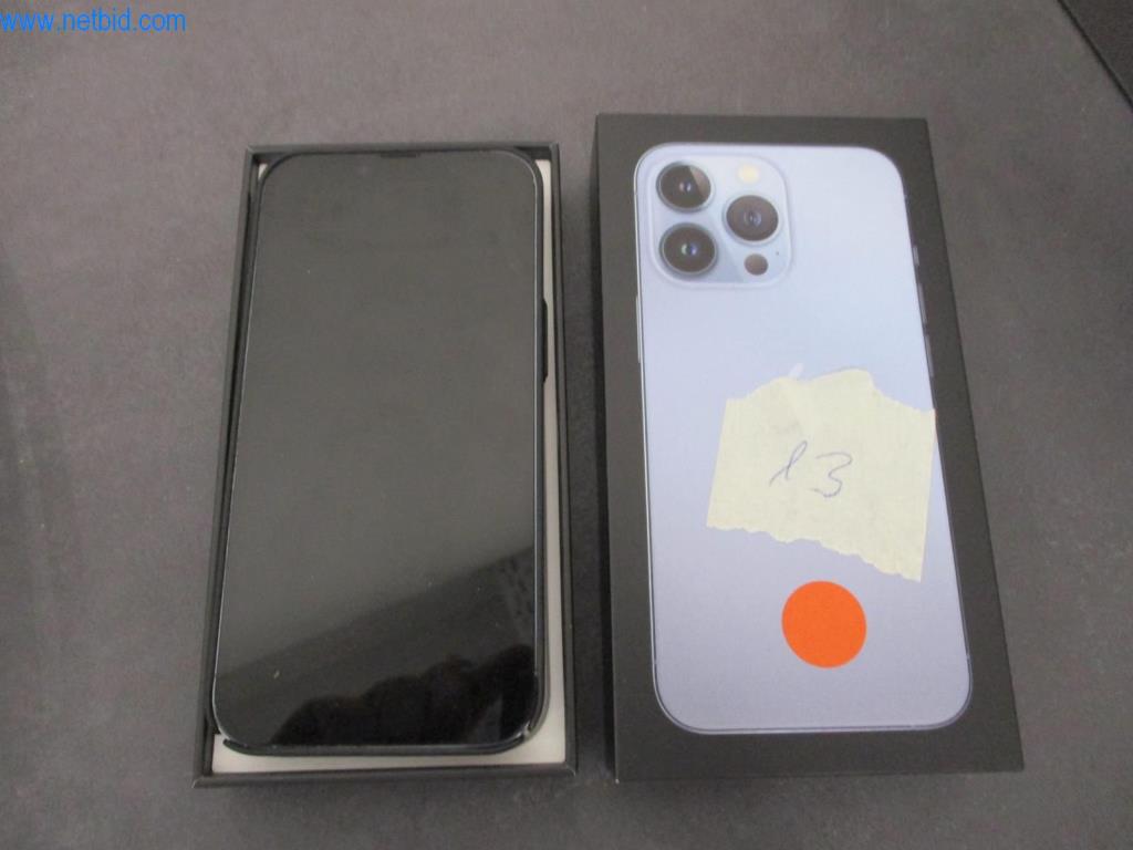 Dobro vzdrževano pisarniško pohištvo, oprema IT in 3D očala (MS Hololens 2)-1