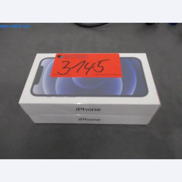 Mobiliário de escritório bem conservado, equipamento informático e óculos 3D (MS Hololens 2)-1