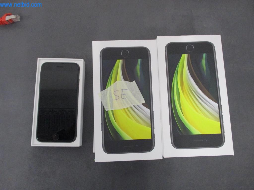 Dobře udržovaný kancelářský nábytek, IT vybavení a 3D brýle (MS Hololens 2)-1