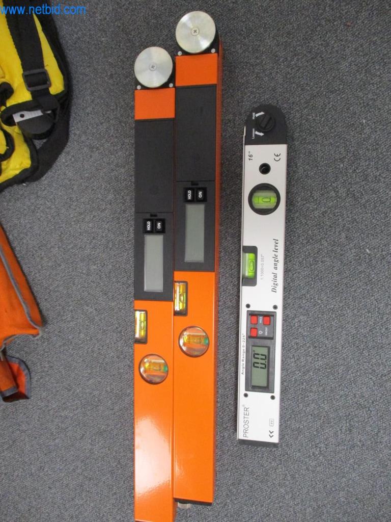 Dobře udržovaný kancelářský nábytek, IT vybavení a 3D brýle (MS Hololens 2)-2