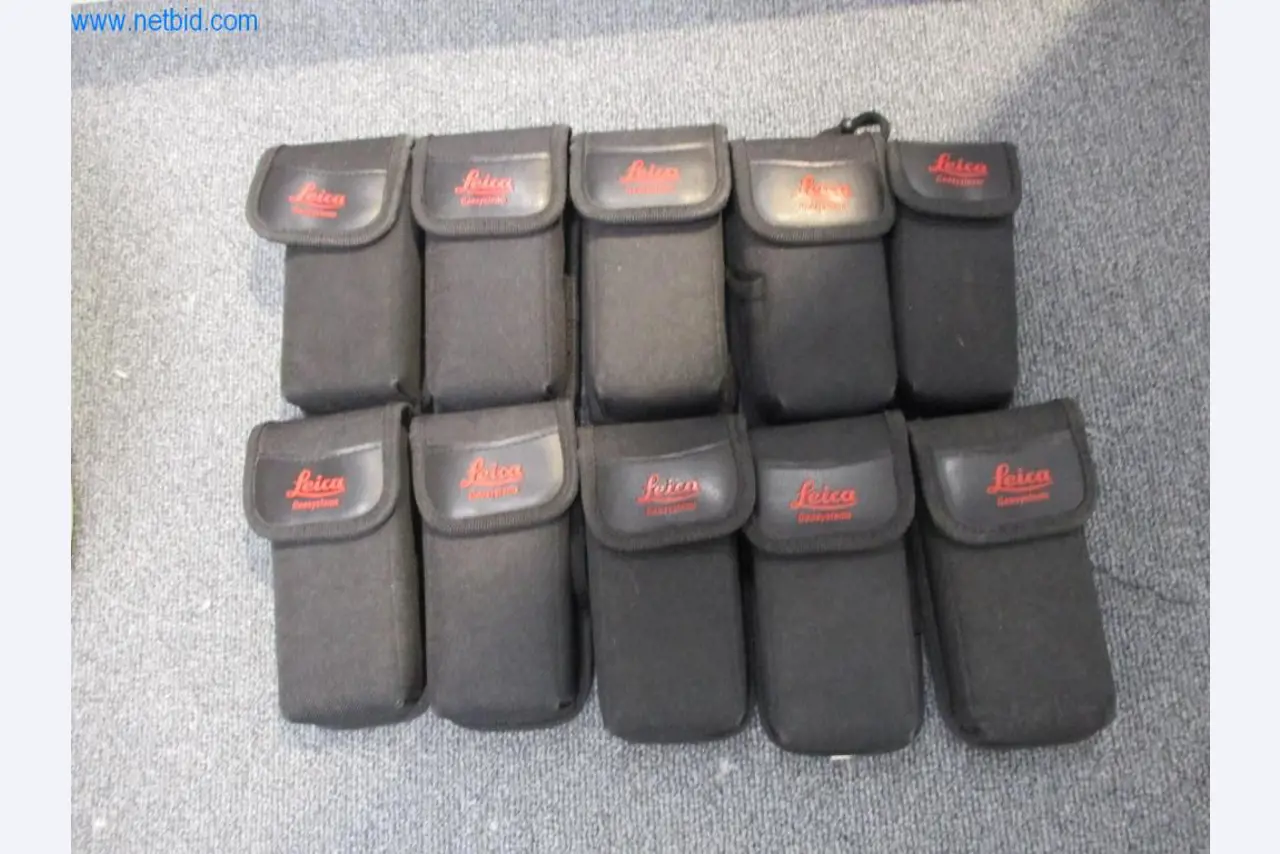 Mobiliário de escritório bem conservado, equipamento informático e óculos 3D (MS Hololens 2)-1