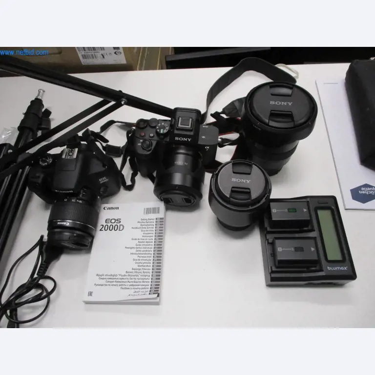 Mobiliário de escritório bem conservado, equipamento informático e óculos 3D (MS Hololens 2)-2