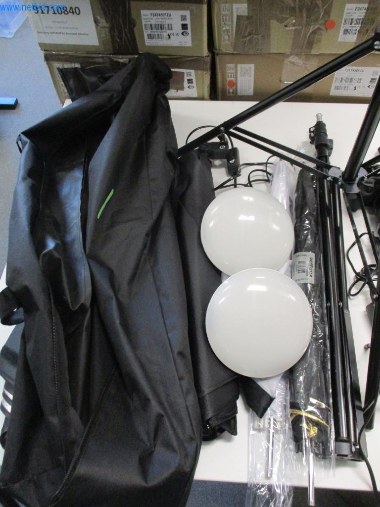 Well-maintained office furniture, IT equipment and 3D glasses (MS Hololens 2) -3