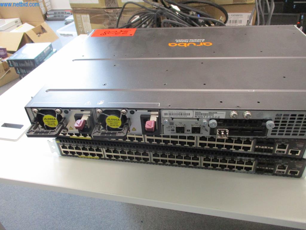 Gepflegte Büromöbel, IT-Ausstattungen und 3D-Brillen (MS Hololens 2) -3