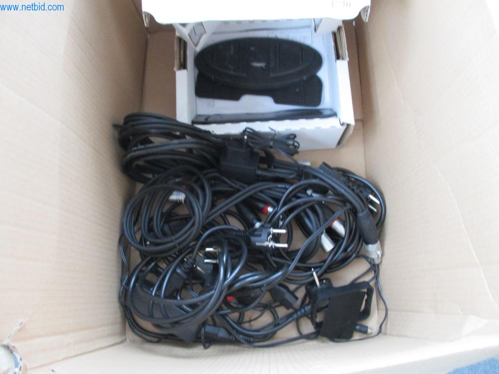 Dobrze utrzymane meble biurowe, sprzęt IT i okulary 3D (MS Hololens 2)-5