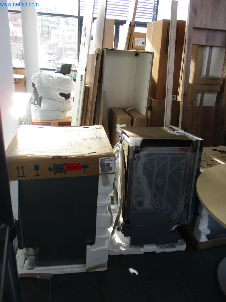 Dobrze utrzymane meble biurowe, sprzęt IT i okulary 3D (MS Hololens 2)-2