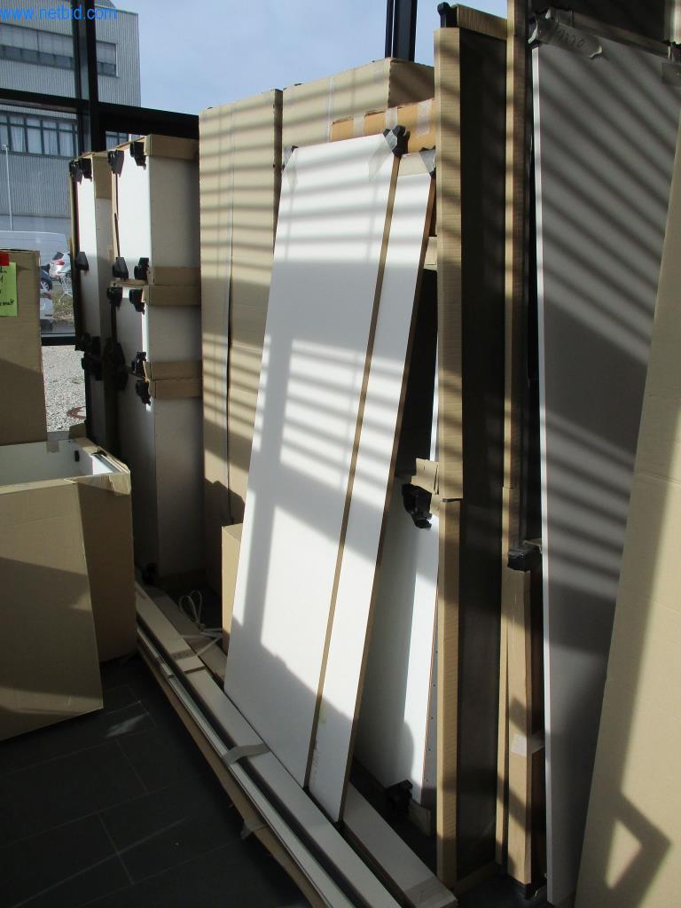 Gepflegte Büromöbel, IT-Ausstattungen und 3D-Brillen (MS Hololens 2) -2