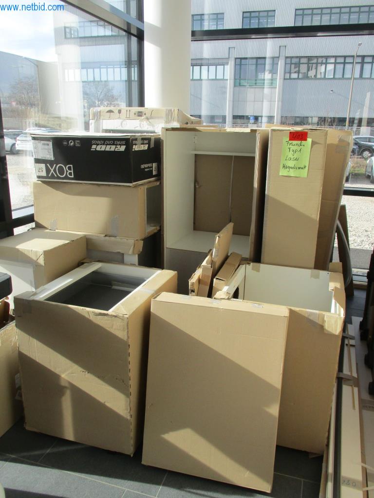 Dobře udržovaný kancelářský nábytek, IT vybavení a 3D brýle (MS Hololens 2)-1