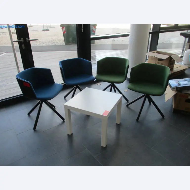 Mobiliário de escritório bem conservado, equipamento informático e óculos 3D (MS Hololens 2)-1