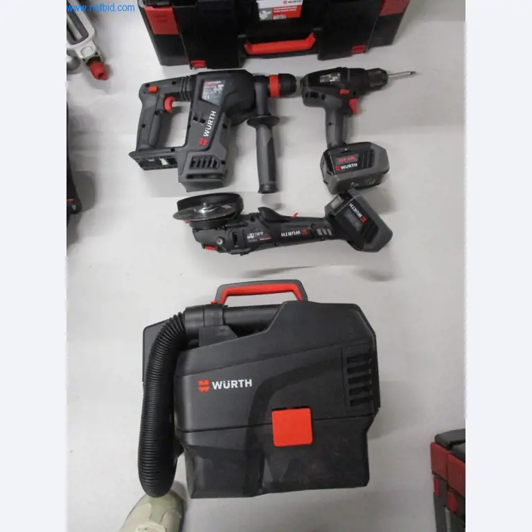 Mobiliário de escritório bem conservado, equipamento informático e óculos 3D (MS Hololens 2)-4