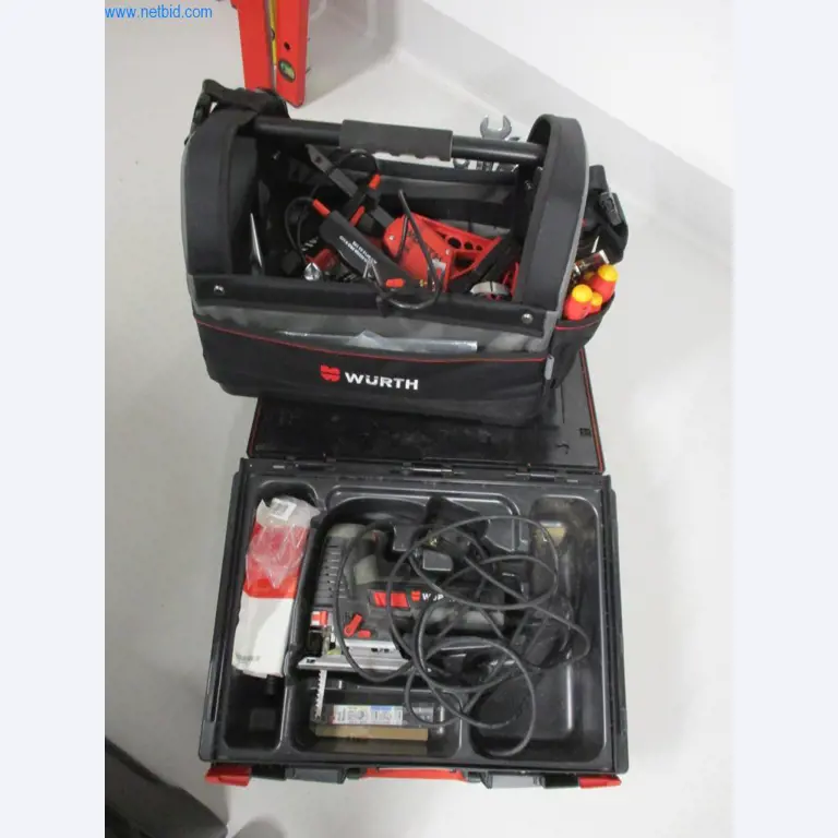 Mobiliário de escritório bem conservado, equipamento informático e óculos 3D (MS Hololens 2)-5