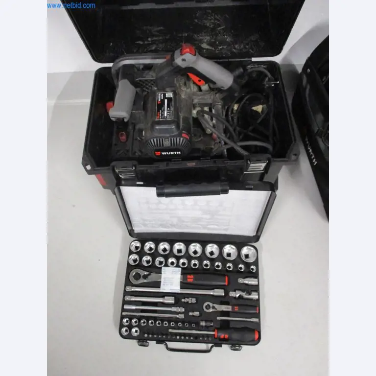 Mobiliário de escritório bem conservado, equipamento informático e óculos 3D (MS Hololens 2)-6