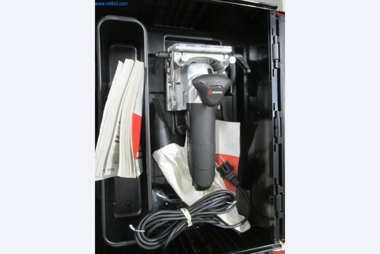 Mobiliário de escritório bem conservado, equipamento informático e óculos 3D (MS Hololens 2)-4