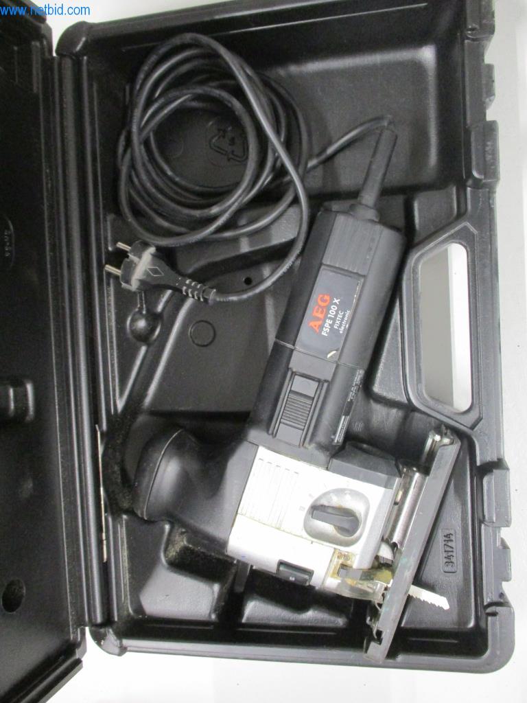 Mobiliario de oficina en buen estado, equipos informáticos y gafas 3D (MS Hololens 2)-8