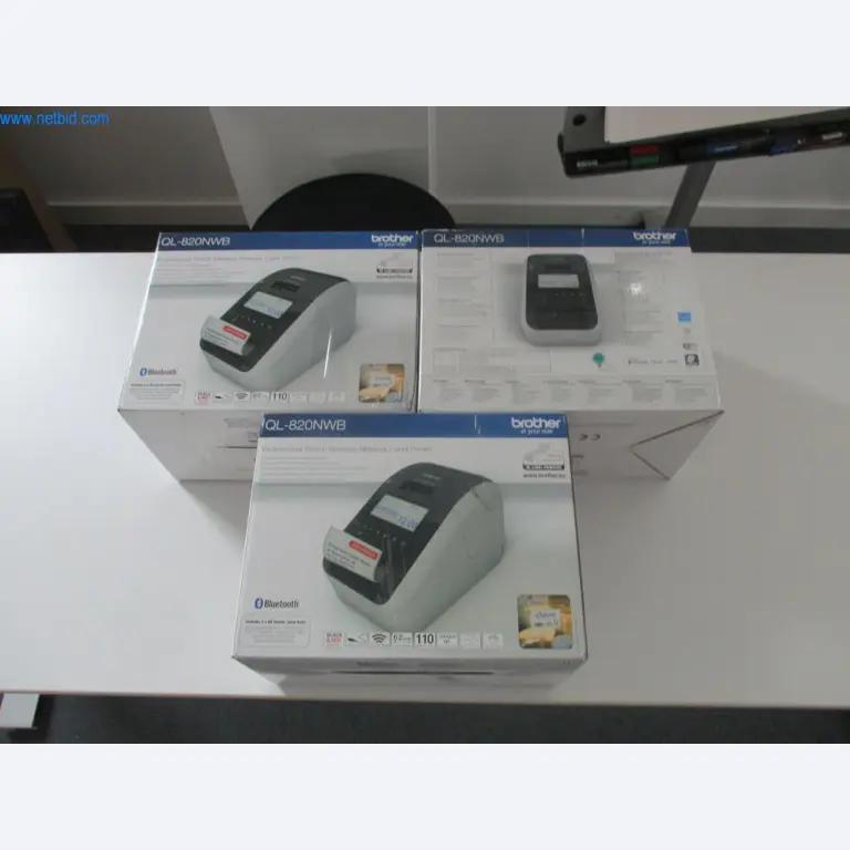 Gepflegte Büromöbel, IT-Ausstattungen und 3D-Brillen (MS Hololens 2) -1