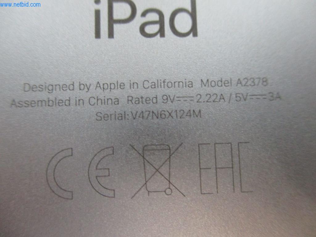 Mobiliario de oficina en buen estado, equipos informáticos y gafas 3D (MS Hololens 2)-3
