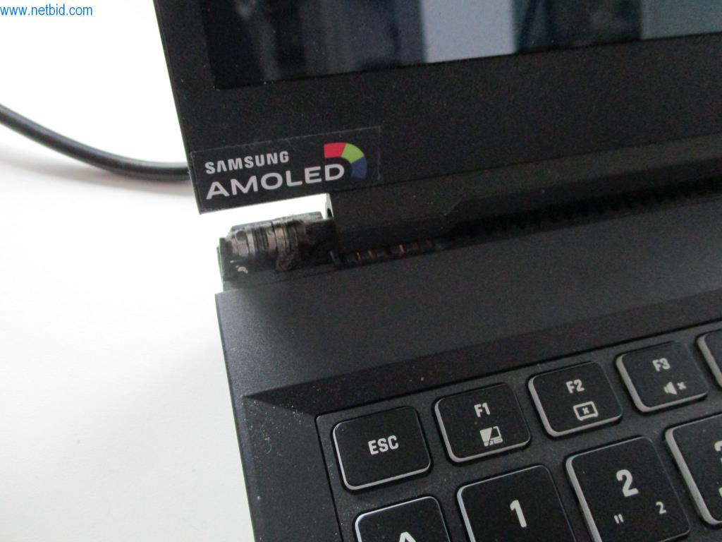 Dobro vzdrževano pisarniško pohištvo, oprema IT in 3D očala (MS Hololens 2)-2